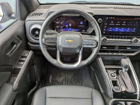 Used 2025 Chevrolet Colorado LT w/ LT Convenience Package image 17