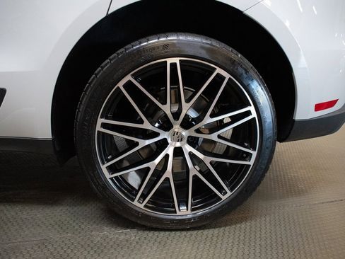 New 2026 Porsche Macan image 14