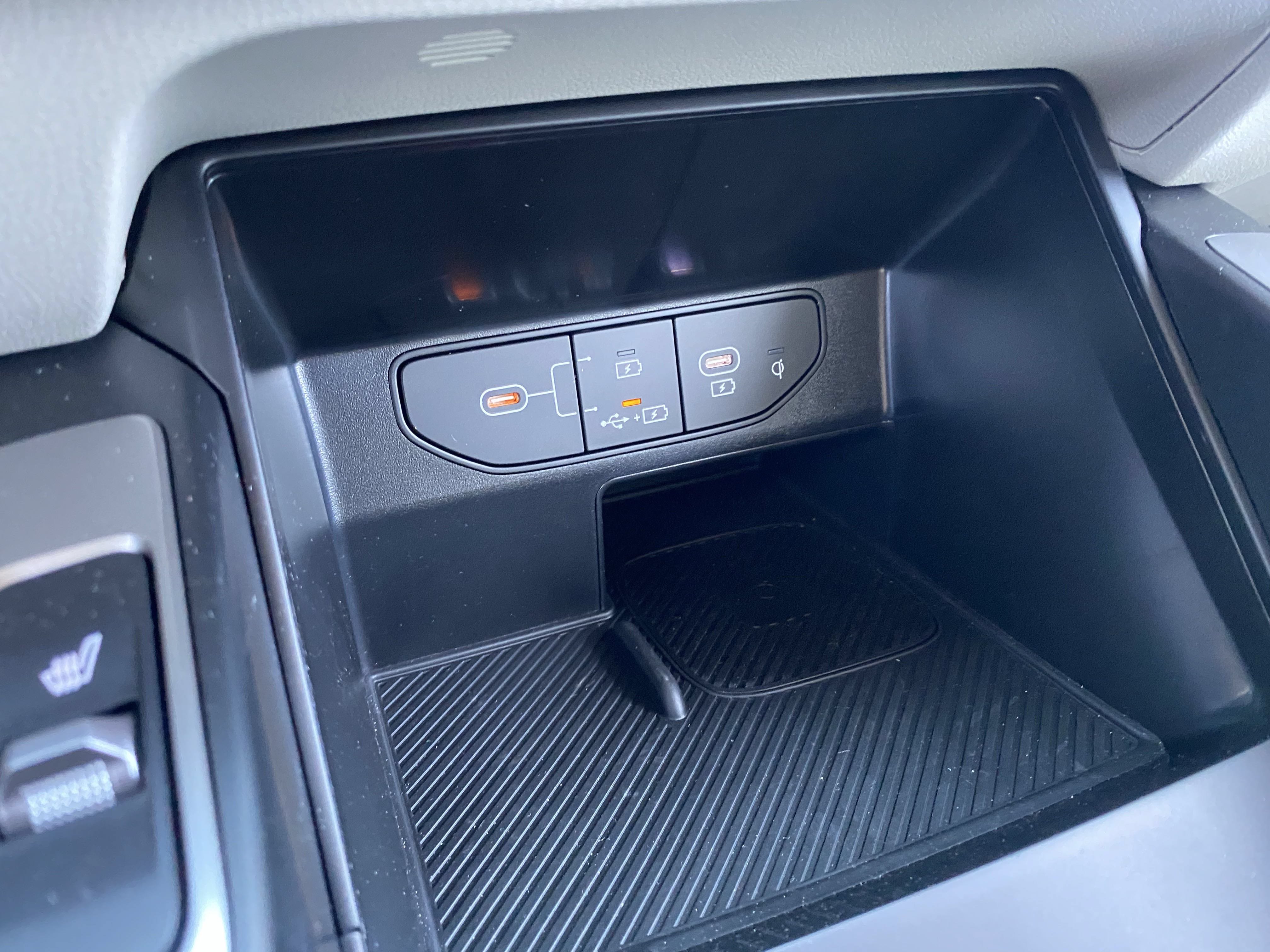 Certified 2025 Kia Sorento S FWD image 25
