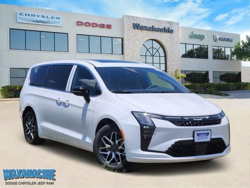 New 2027 Chrysler Pacifica Limited FWD image 1