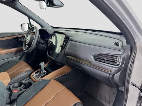 Used 2025 Subaru Forester Touring AWD/4WD image 19