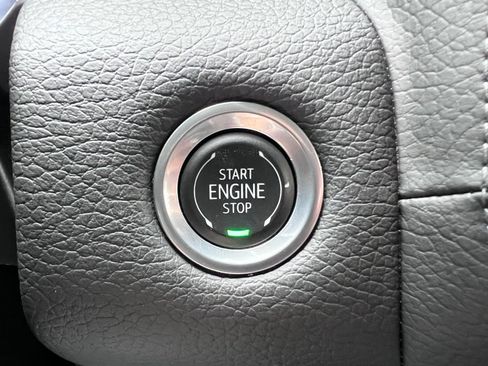 Used 2024 GMC Yukon XL Denali AWD/4WD image 42