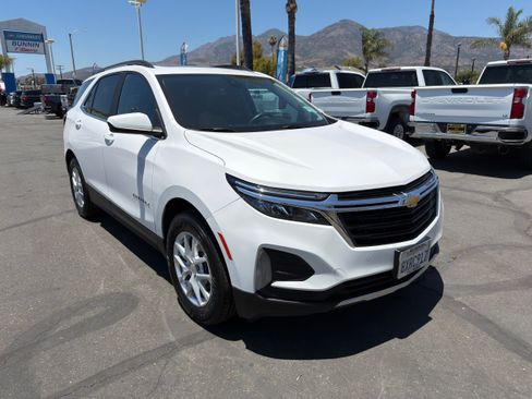 Used 2022 Chevrolet Equinox LT FWD image 2