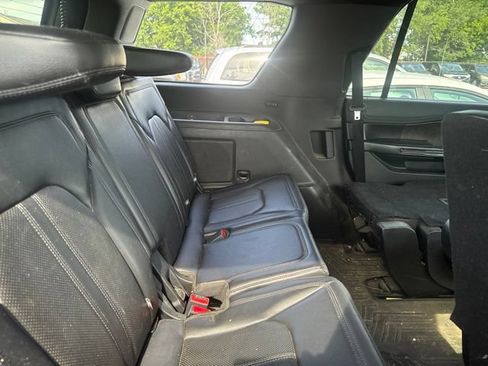 Used 2018 Ford Expedition Limited w/ Equipment Group 301A AWD/4WD image 16