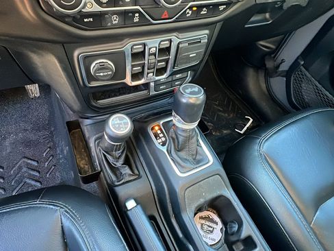 Used 2021 Jeep Wrangler Unlimited Sahara image 29