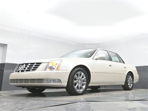 Used 2008 Cadillac DTS w/ Sun And Sound Package image 44