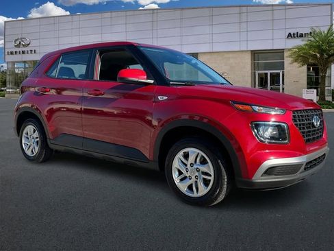 Used 2023 Hyundai Venue SE image 2