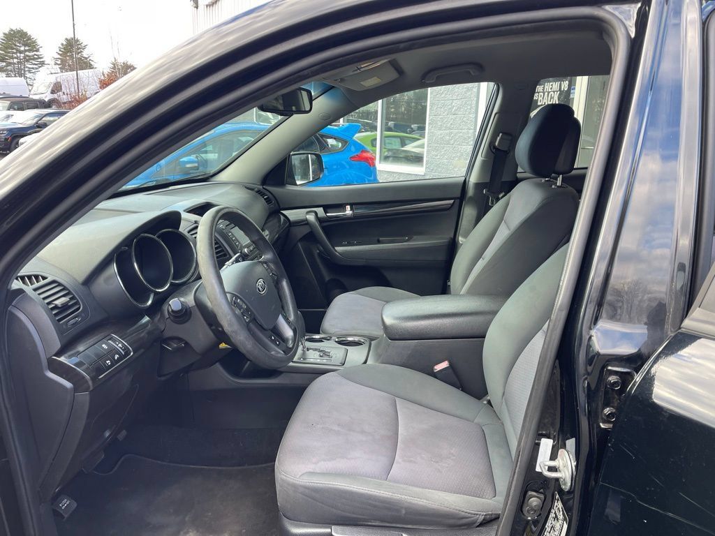 Used 2013 Kia Sorento LX w/ Convenience Pkg FWD image 10