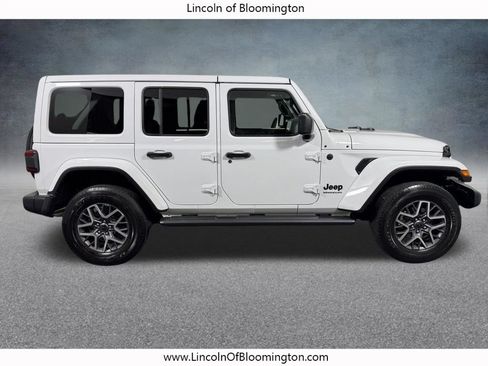 Used 2025 Jeep Wrangler Unlimited Sahara AWD/4WD image 7