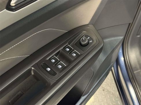 Used 2022 Volkswagen Atlas Cross Sport SE image 26