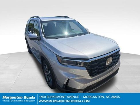 Used 2023 Honda Pilot Touring image 1