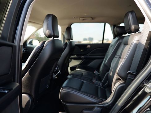 Used 2023 Lincoln Aviator AWD image 30