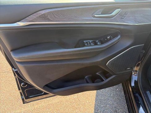 Certified 2023 Jeep Grand Cherokee L Overland w/ Rear Seat Video Group I AWD/4WD image 6