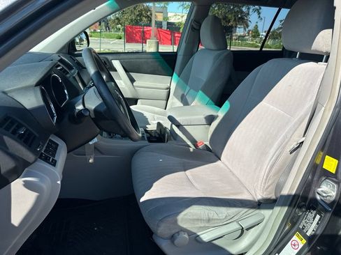 Used 2011 Toyota Highlander 2WD w/ Cold Weather Pkg image 15