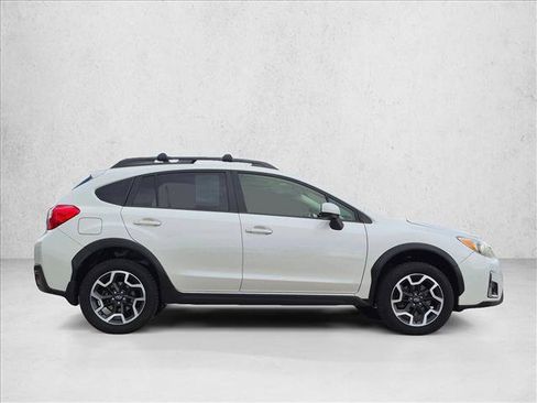 Used 2017 Subaru Crosstrek 2.0i Premium w/ Moonroof Package AWD/4WD image 4