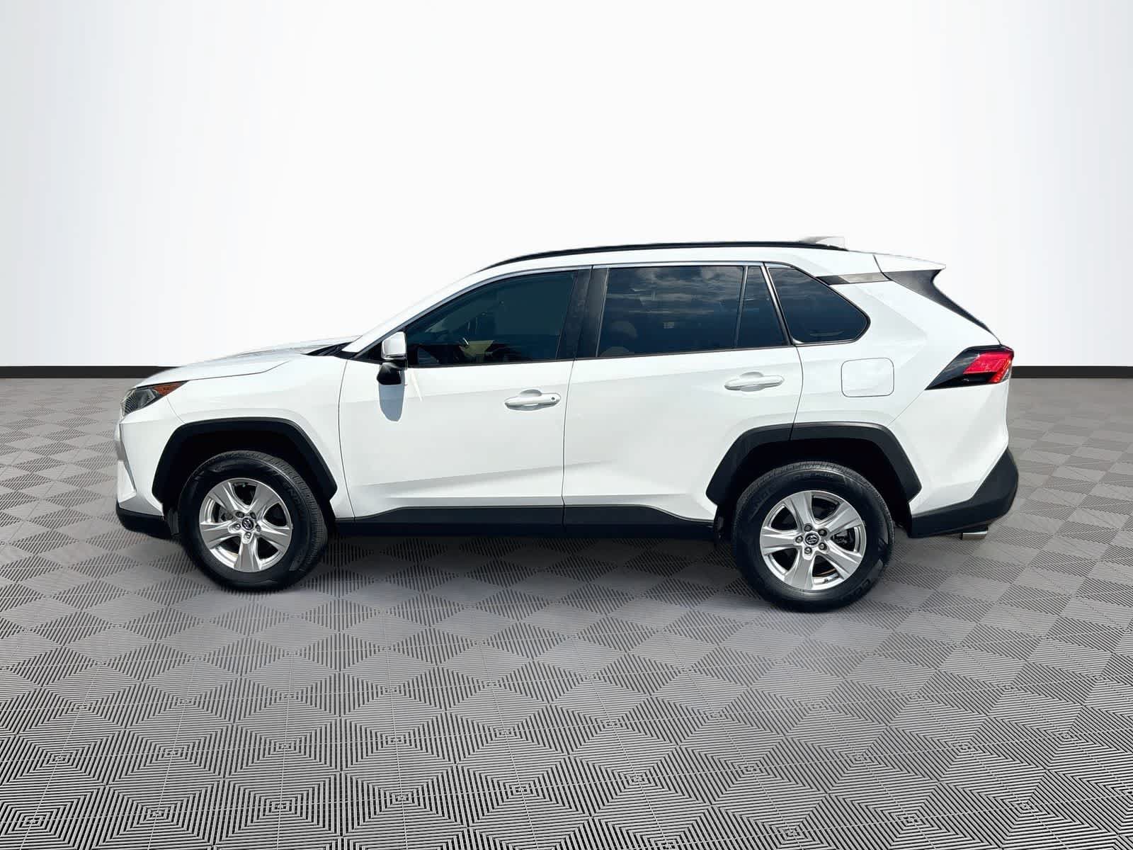 Used 2021 Toyota RAV4 XLE w/ Convenience Package FWD image 8