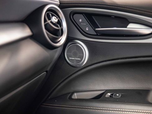 New 2025 Alfa Romeo Stelvio Sprint AWD/4WD image 32