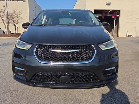Used 2023 Chrysler Pacifica Touring-L FWD image 2