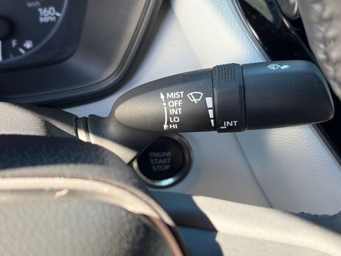 Used 2025 Toyota Corolla SE image 25