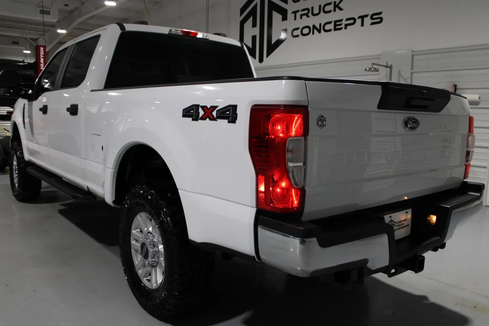 Used 2022 Ford F250 XL w/ Power Equipment Group AWD/4WD image 17