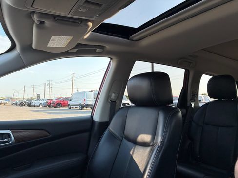Used 2018 Nissan Pathfinder Platinum AWD/4WD image 26