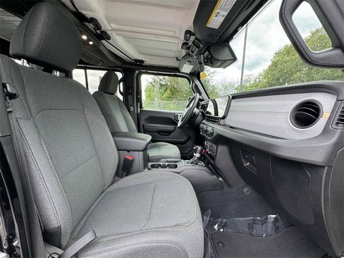 Used 2025 Jeep Gladiator Sport image 14