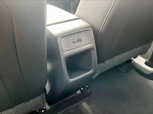 Used 2025 Chevrolet Trax LT FWD image 11