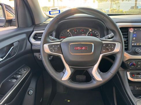 Used 2023 GMC Acadia SLT image 15