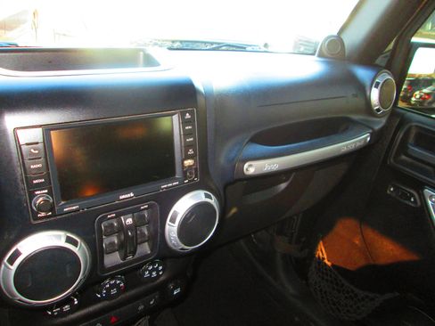 Used 2012 Jeep Wrangler Unlimited Rubicon w/ Dual Top Group image 5