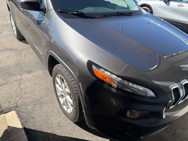 Used 2016 Jeep Cherokee Latitude w/ Safety/Convenience Group AWD/4WD image 2