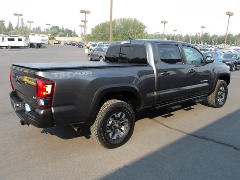Used 2019 Toyota Tacoma TRD Off-Road AWD/4WD image 5