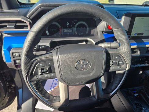 Used 2025 Toyota Tacoma TRD Off-Road image 10