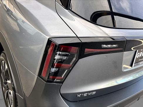 Certified 2026 Nissan Kicks SR FWD image 28