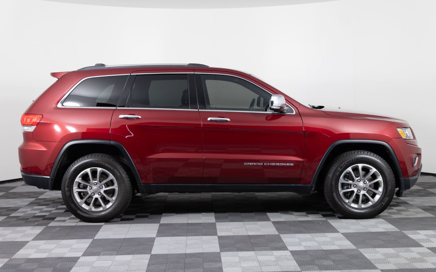 Used 2015 Jeep Grand Cherokee Limited AWD/4WD image 9