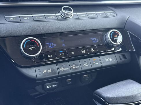 Used 2022 Hyundai Elantra Limited image 17