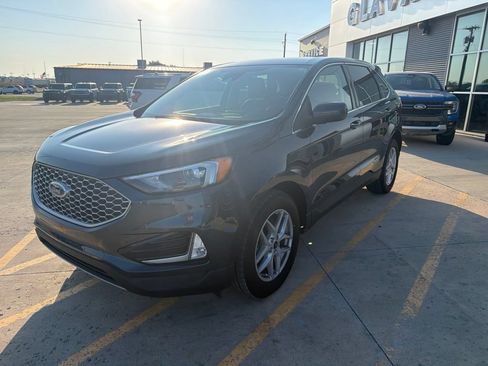 Used 2024 Ford Edge SEL w/ Convenience Package AWD/4WD image 3