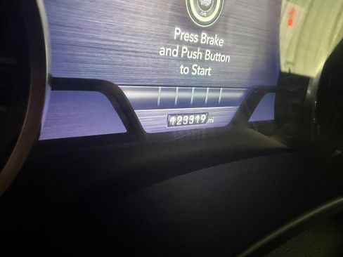 Used 2019 RAM 1500 Laramie AWD/4WD image 8