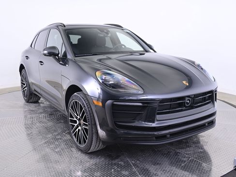 Used 2026 Porsche Macan AWD/4WD image 9