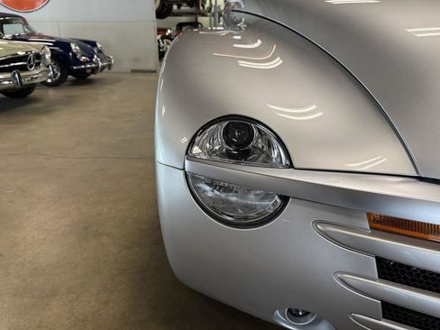 Used 2004 Chevrolet SSR w/ Preferred Equipment Group image 29