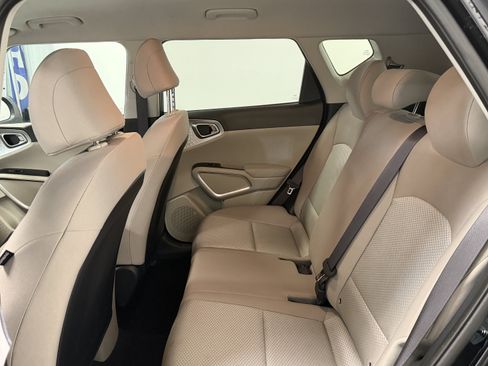 Used 2025 Kia Soul LX w/ LX Technology Package FWD image 21