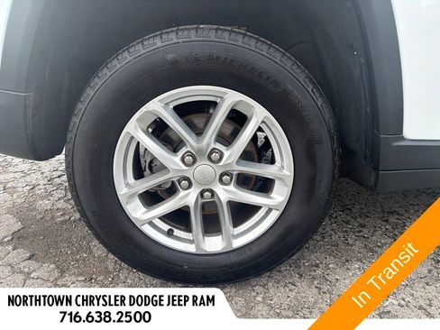 Used 2025 Jeep Grand Cherokee Laredo X w/ Luxury Tech Group I AWD/4WD image 10