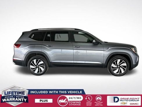 Used 2025 Volkswagen Atlas SE image 2