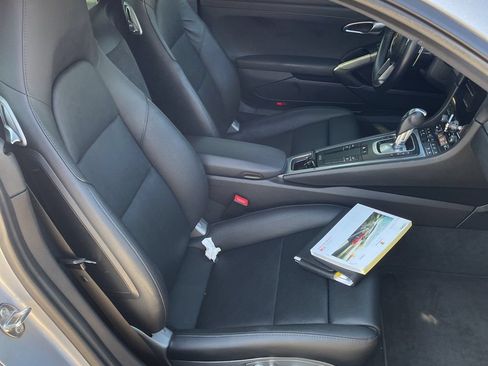 Used 2018 Porsche 718 Cayman RWD image 11