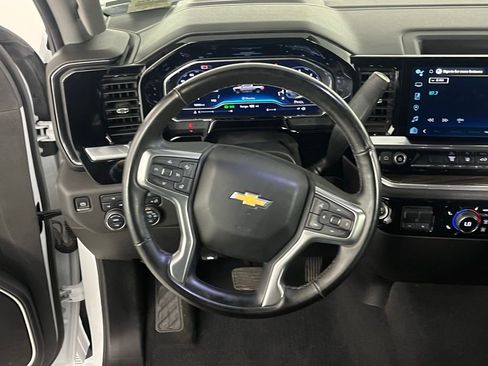 Used 2025 Chevrolet Silverado 2500 LT w/ Convenience Package AWD/4WD image 14