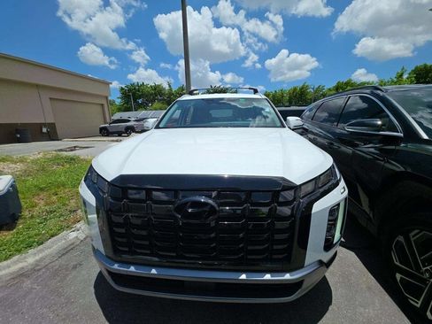 Used 2024 Hyundai Palisade SEL FWD image 2