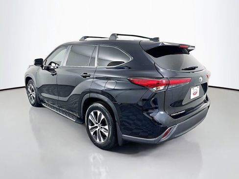 Used 2023 Toyota Highlander XLE FWD image 7
