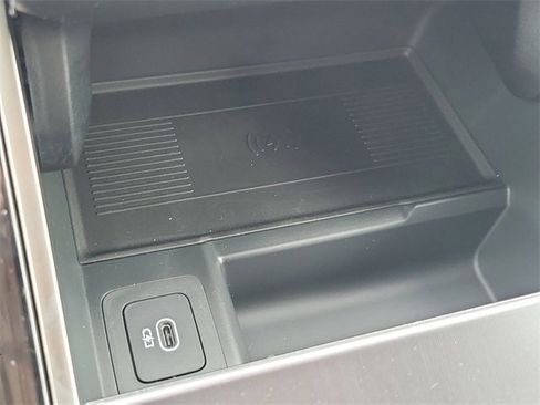 New 2026 Land Rover Range Rover Velar Dynamic SE image 33