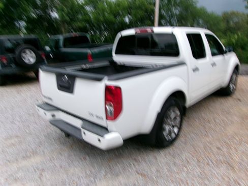Used 2021 Nissan Frontier SV AWD/4WD image 19