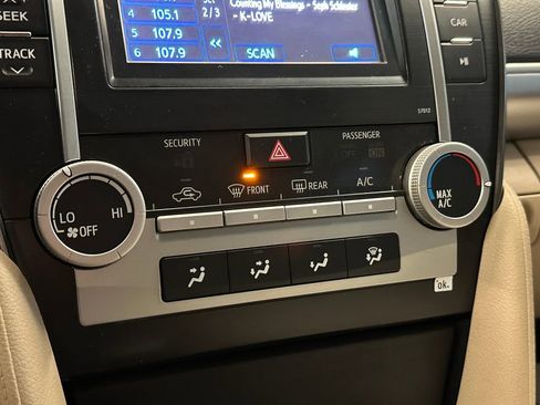 Used 2012 Toyota Camry LE FWD image 12