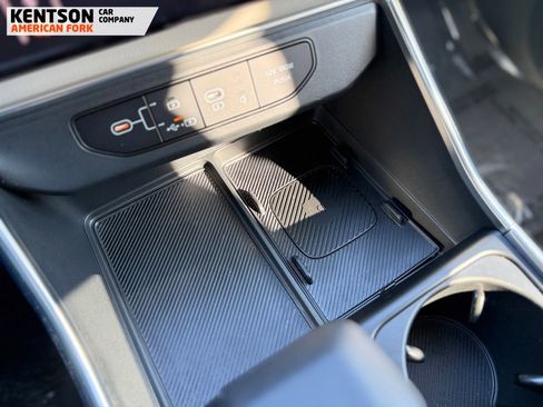 Used 2025 Kia Carnival EX image 28